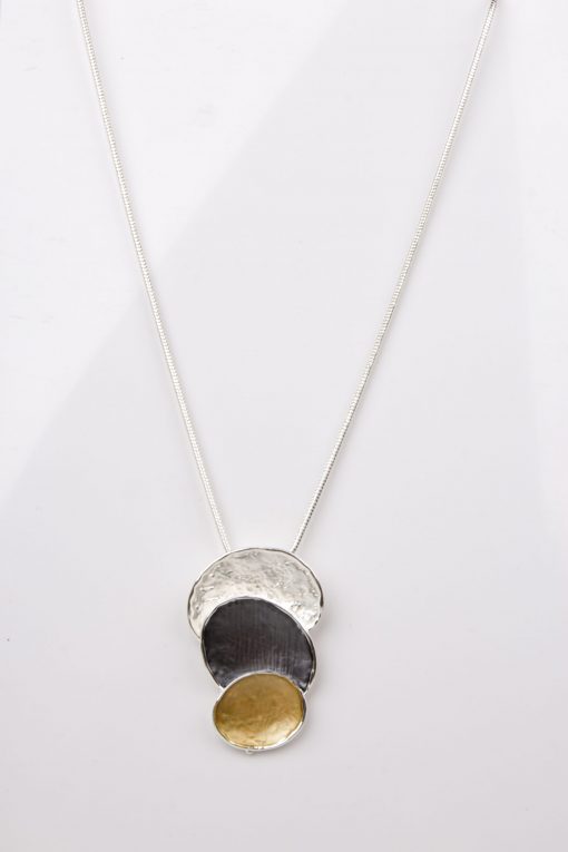 3 Shades Shell Necklace - Image 4