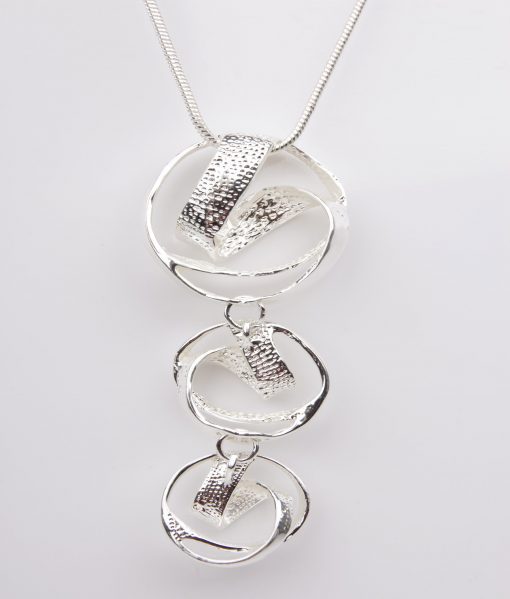 Triple Swirl Circle Short Necklace