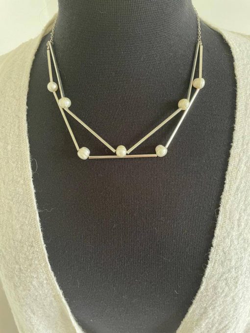 Abstract Pearl Short Necklace - Image 8