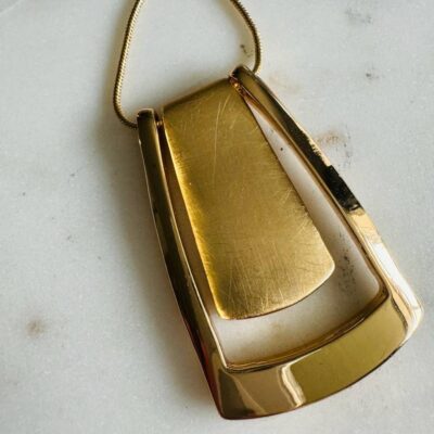 Gold Short Necklace with high gloss and brushed gold detail