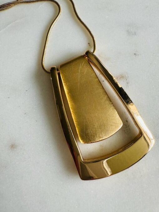 Gold Short Necklace with high gloss and brushed gold detail