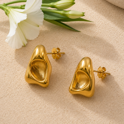 The Aurelia Sculpted Hoops – Gold