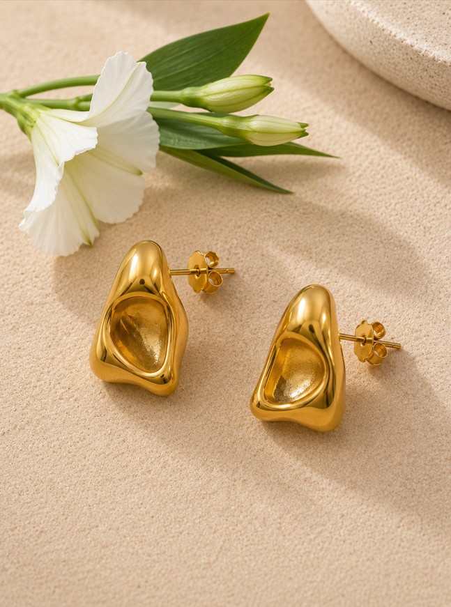 The Aurelia Sculpted Hoops – Gold