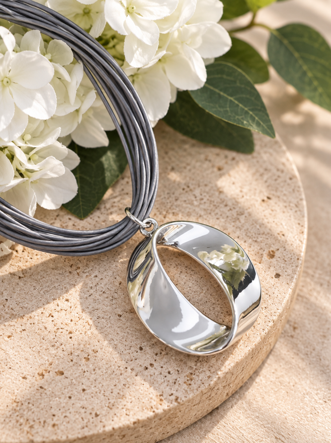 Elara Silver Sculptural Pendant Necklace - Image 5